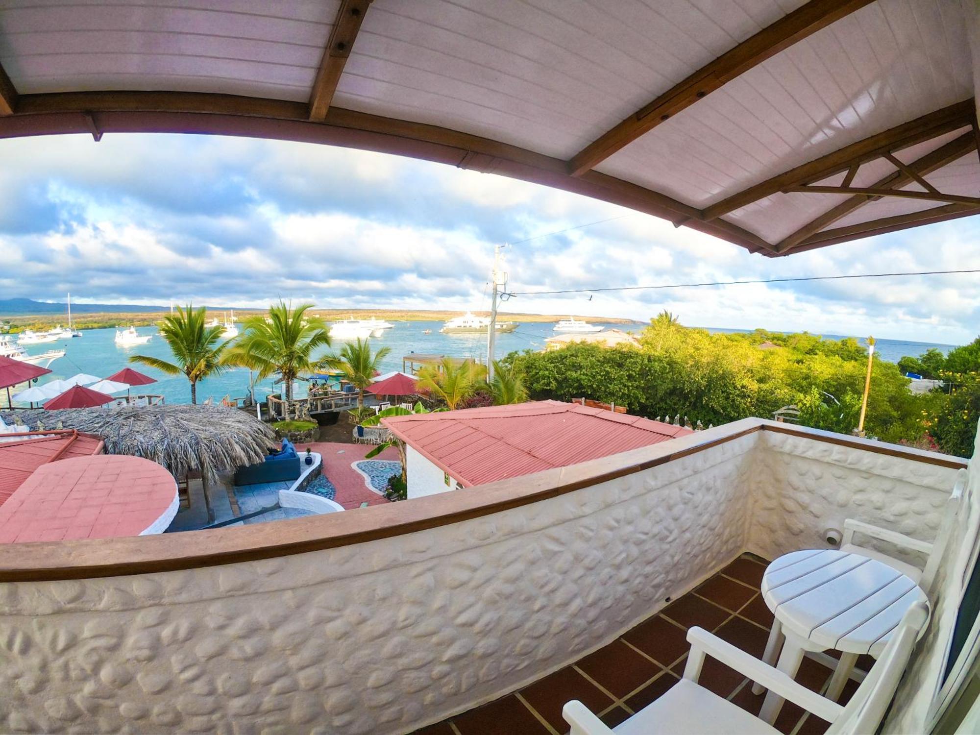 Hotel Angermeyer Waterfront Inn Puerto Ayora  Exterior foto