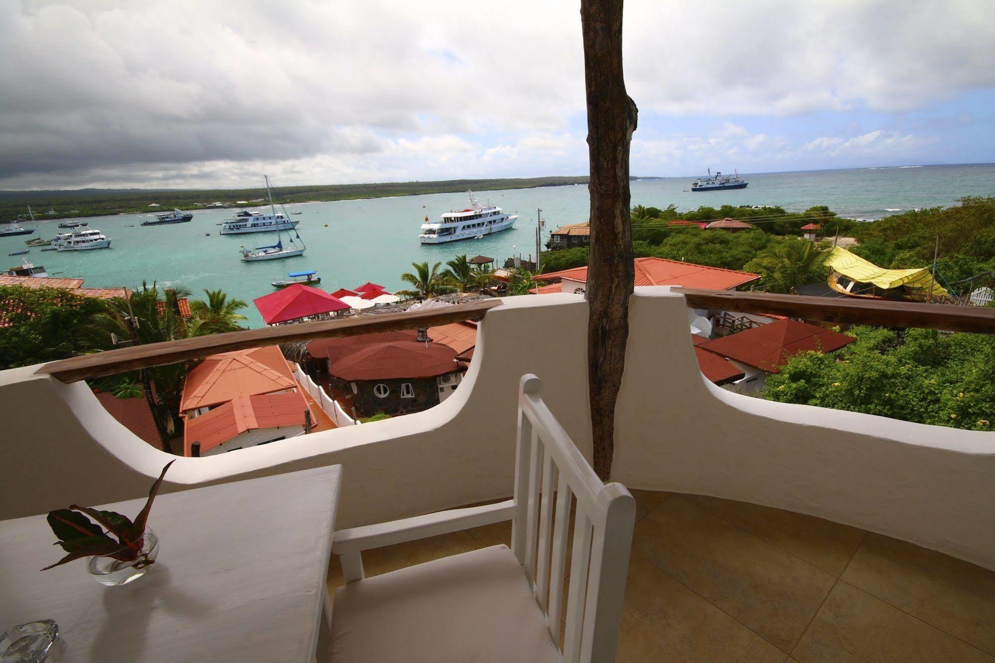 Hotel Angermeyer Waterfront Inn Puerto Ayora  Exterior foto